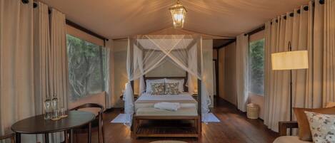 6 bedrooms, WiFi, bed sheets, wheelchair access