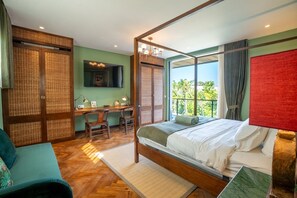 7 bedrooms, iron/ironing board, WiFi, bed sheets