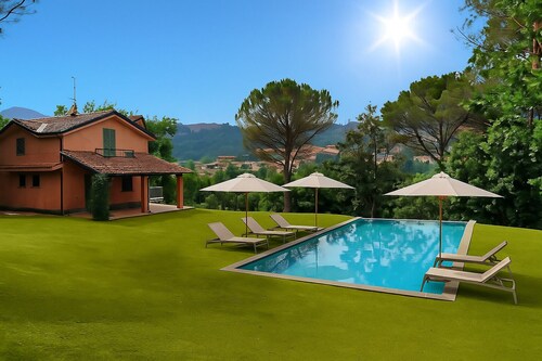 Wonderful villa with infinity pool just above Brisighella spa