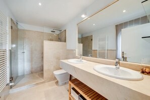 Soap, toilet paper - Beach Villa Marbella close to beach in exclusive area beautiful garden & pool (Marbella)