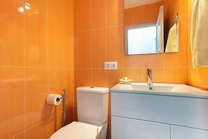 Hair dryer, bidet, towels, toilet paper