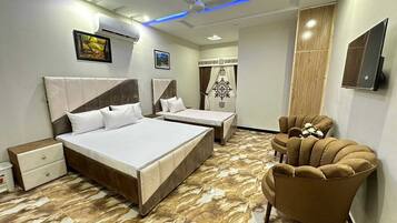 10 bedrooms, iron/ironing board, WiFi, bed sheets