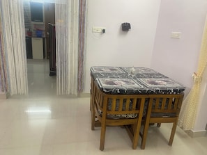 Makan di kamar