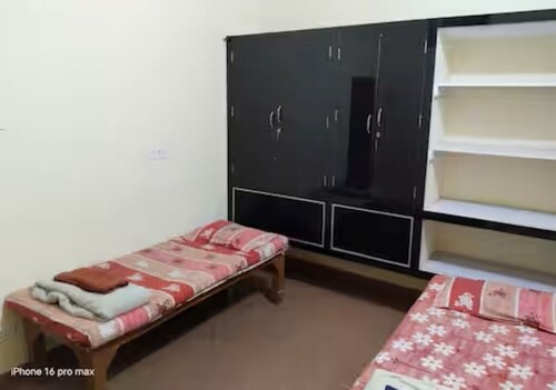 Welcoming 2-bedroom for Family/girls in townhome, Varanasi