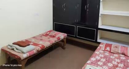 Welcoming 2-bedroom for Family/girls in townhome, Varanasi