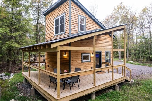 Sundew Cottage - Trailheads & Powder Days Await!