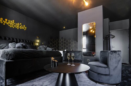 Suite Balnéo/Hammam Noire et Or