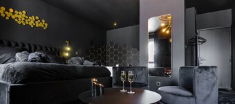 Suite Balnéo/Hammam Noire et Or
