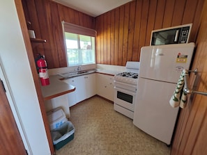 Standard Apartment, Balcony, Garden View | Private kitchen | Fridge, microwave, oven, stovetop
