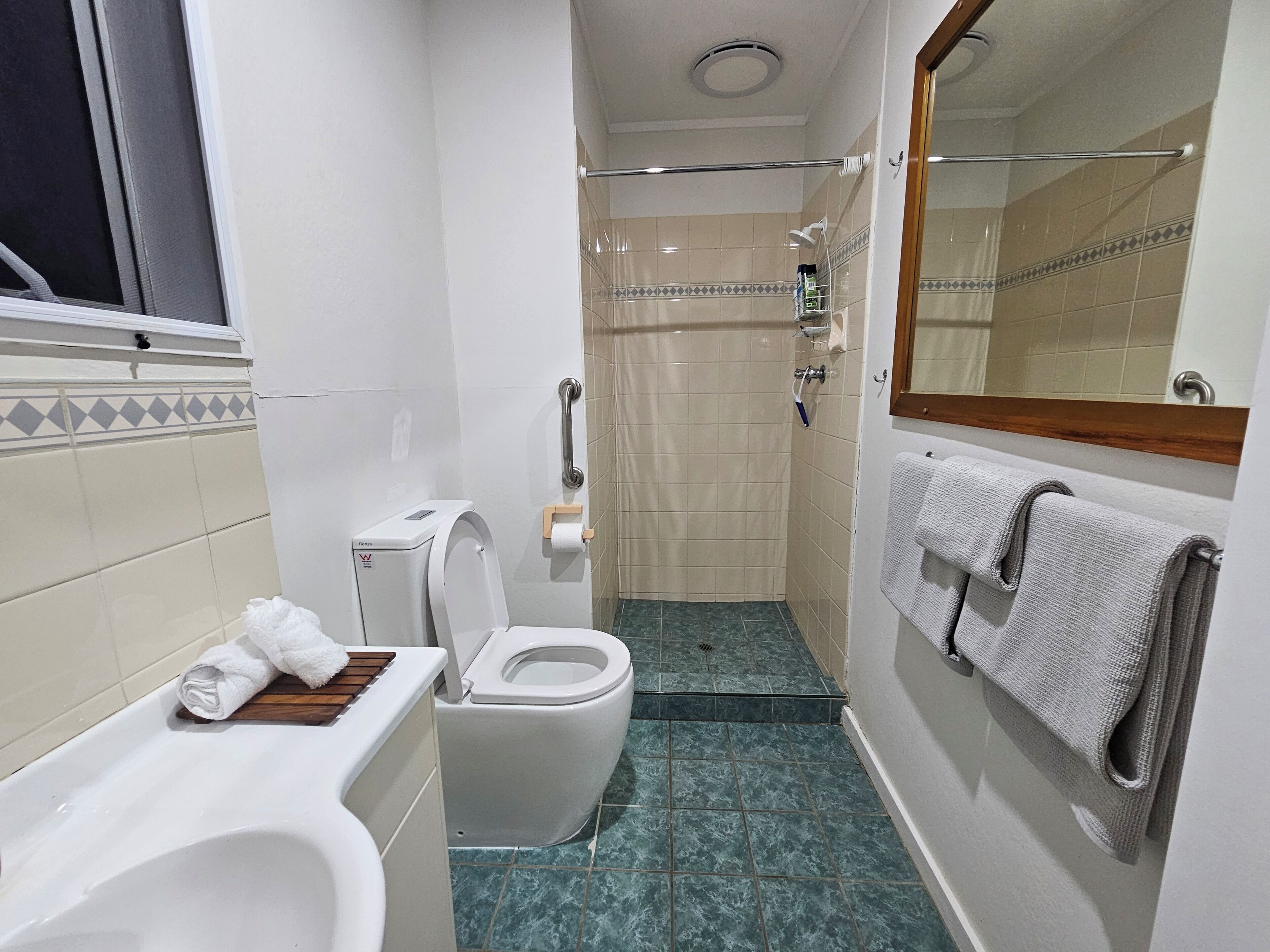 Standard Apartment, Pool View | Bathroom