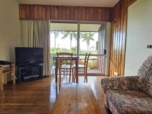 Standard Apartment, Balcony, Garden View | Living area