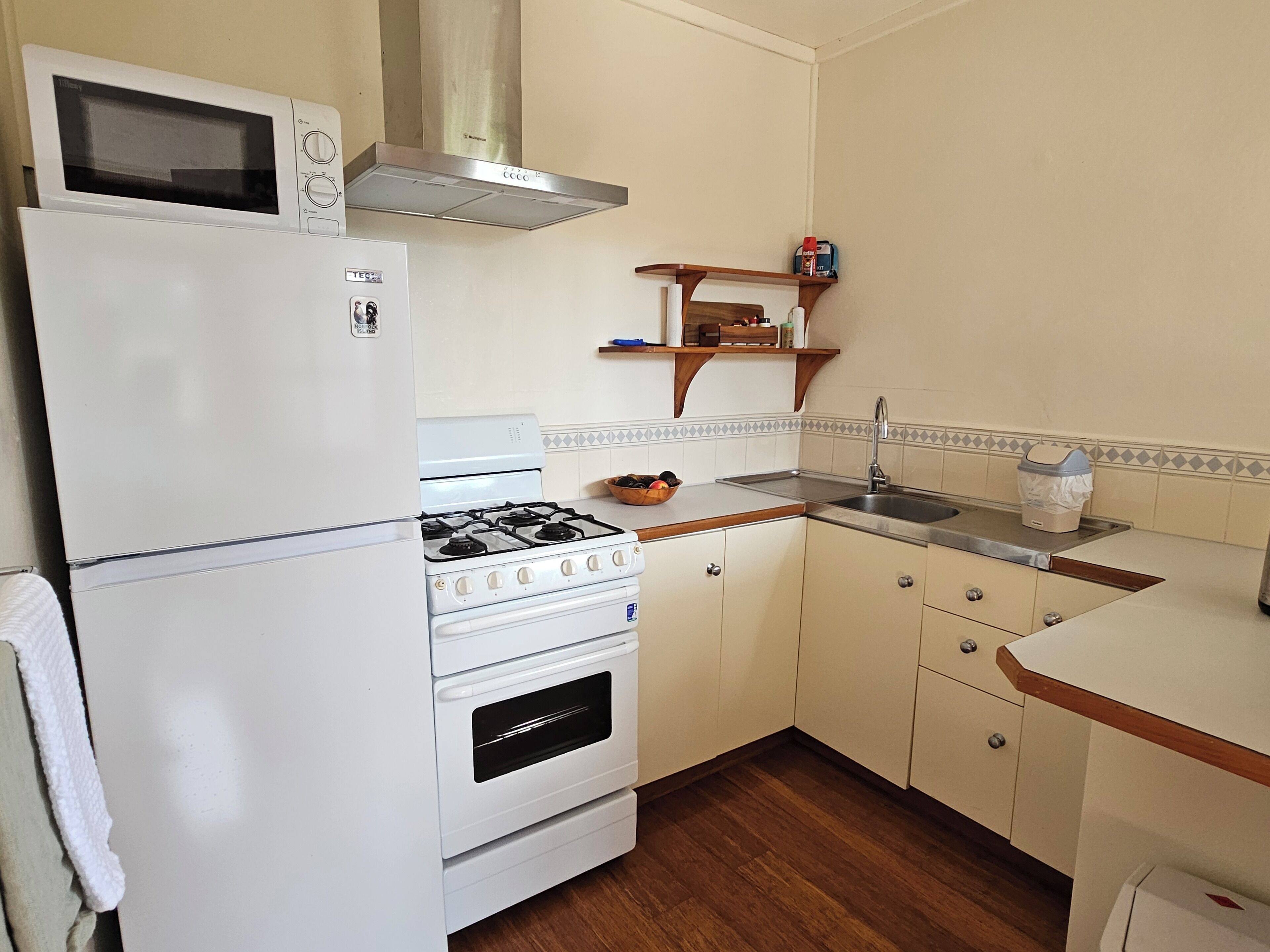 Standard Apartment, Pool View | Private kitchen | Fridge, microwave, oven, stovetop