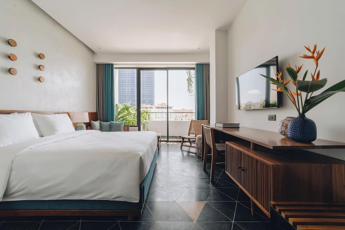 Quarto casal luxo, sacada, vista para a cidade | Cofres nos quartos, quartos à prova de som