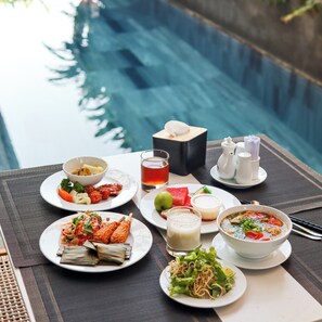 包每日自助早餐