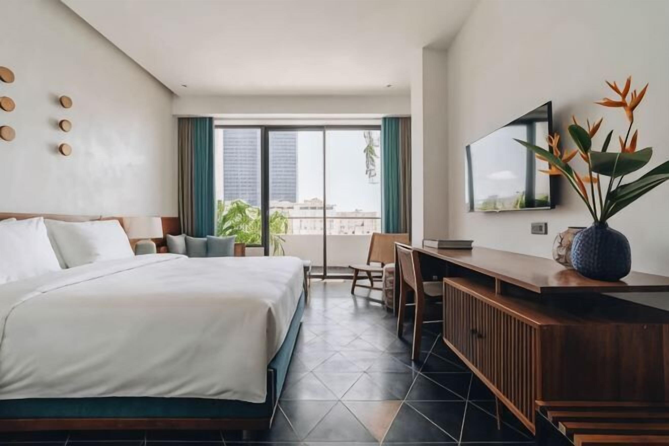 Minibar, két bảo mật tại phòng, bàn 