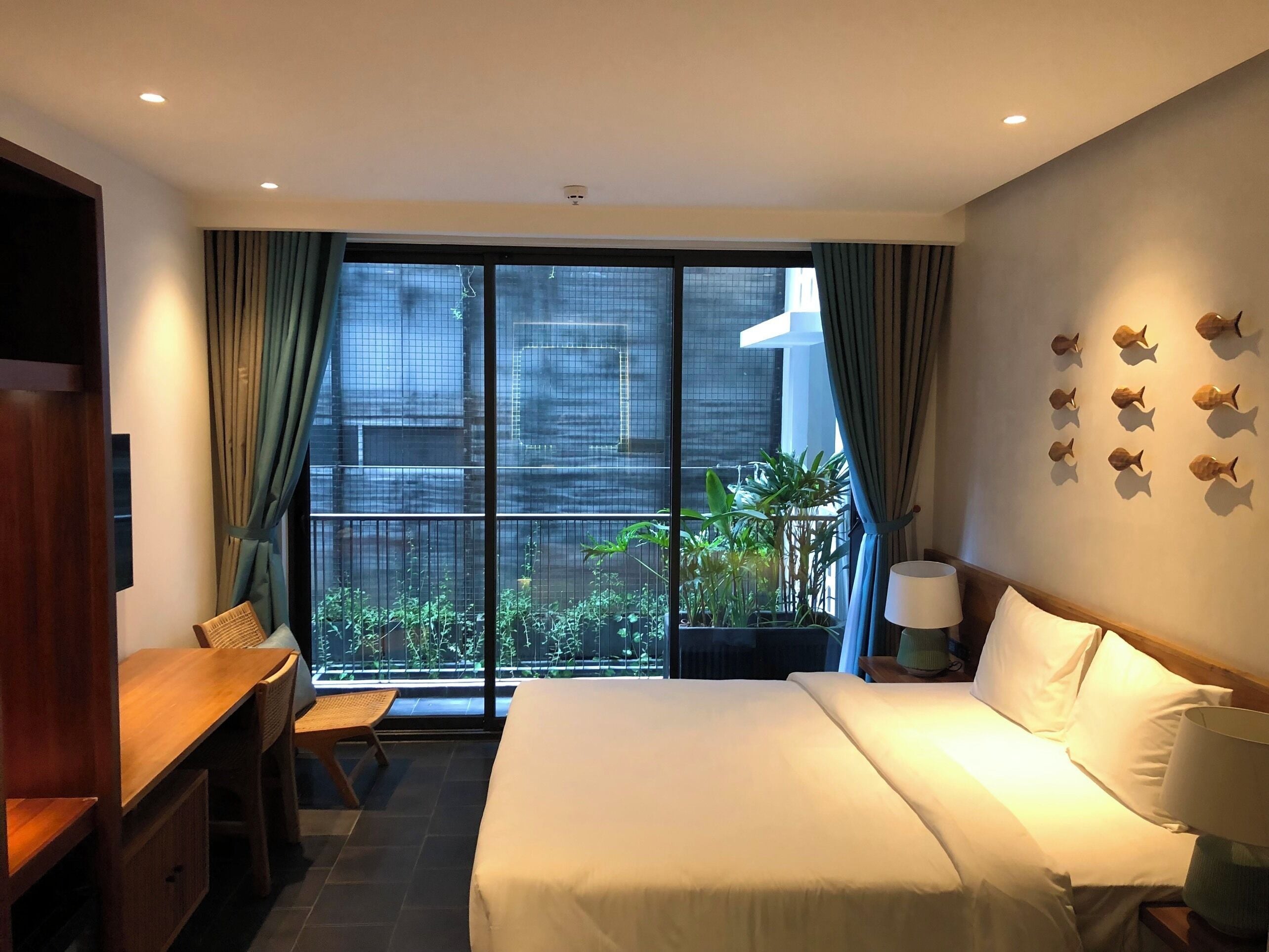 디럭스 더블룸, 발코니, 정원 전망 | 미니바, 객실 내 금고, 책상, 노트북 작업 공간