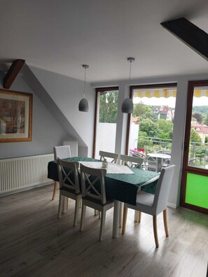 Dining - Apartment in Sopot Near Monte Cassino Street (Sopot)