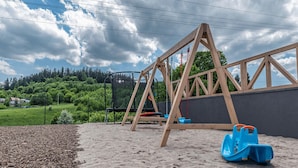 House | Children’s area - Cottage in Duszniki Zdroj With Hilltop Views (Szczytna)