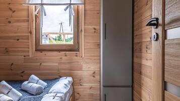 House | 3 bedrooms, individually furnished, bed sheets