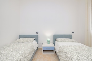 2 bedrooms, iron/ironing board, travel crib, free WiFi - Girasole (A5) | Three-room apartment with two bathrooms | Rho Fiera | Malpensa | Milan (Cesate)