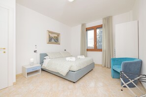 2 bedrooms, iron/ironing board, travel crib, free WiFi