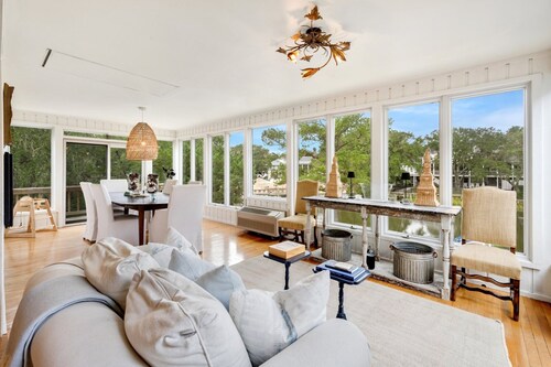 4BR/3BA on the Creek, Steps away from the Beach, Pet Friendly