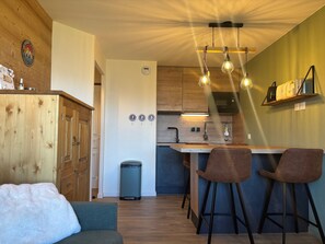 Réfrigérateur, four à micro-ondes, lave-vaisselle