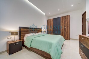 3 bedrooms, desk, iron/ironing board, free WiFi