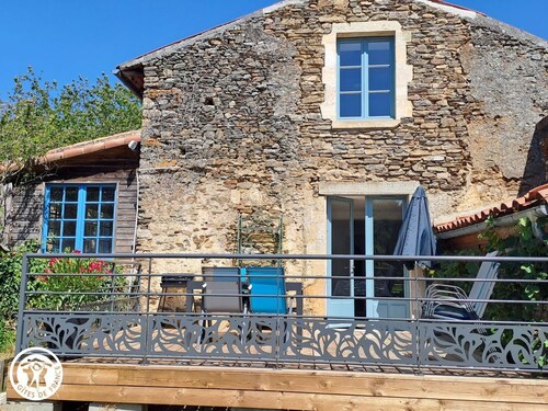 Gîte en cité médiévale de Vouvant avec parking privatif, 4 chambres