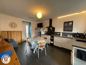 KĂŒhlschrank, Mikrowelle, Ofen, GeschirrspĂŒler