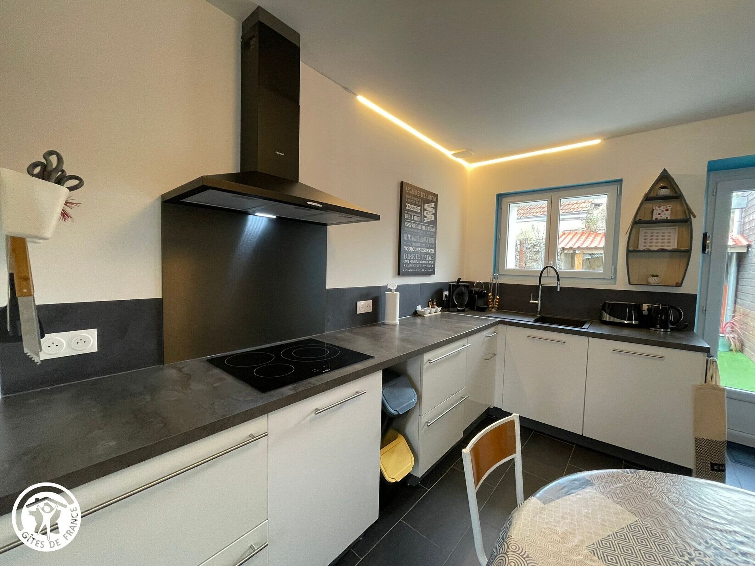 Réfrigérateur, micro-ondes, four, lave-vaisselle