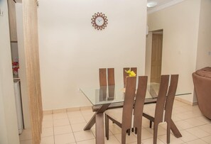 Dining - 2-bedroom apartment in a gated community Regimanuel Estates Balloon Gates (Taifa)