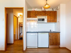 Fridge, microwave, dishwasher, coffee/tea maker