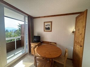 Dining - Studio cabin 4 pers. in L'Alpe d'Huez with balcony (Huez)