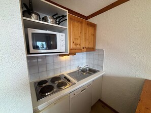 Microwave, stovetop, dishwasher, coffee/tea maker - Studio cabin 4 pers. in L'Alpe d'Huez with balcony (Huez)