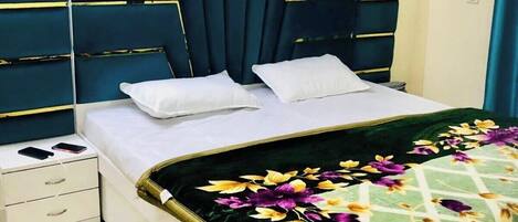 1 slaapkamer, een strijkplank/strijkijzer, wifi