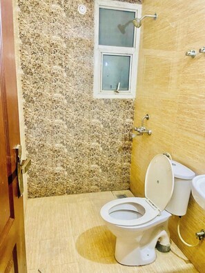 Pyyhkeet, saippua, vessapaperi