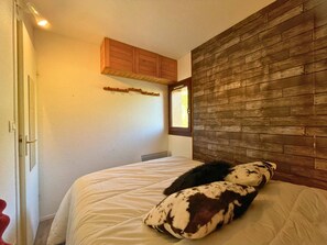 2 bedrooms