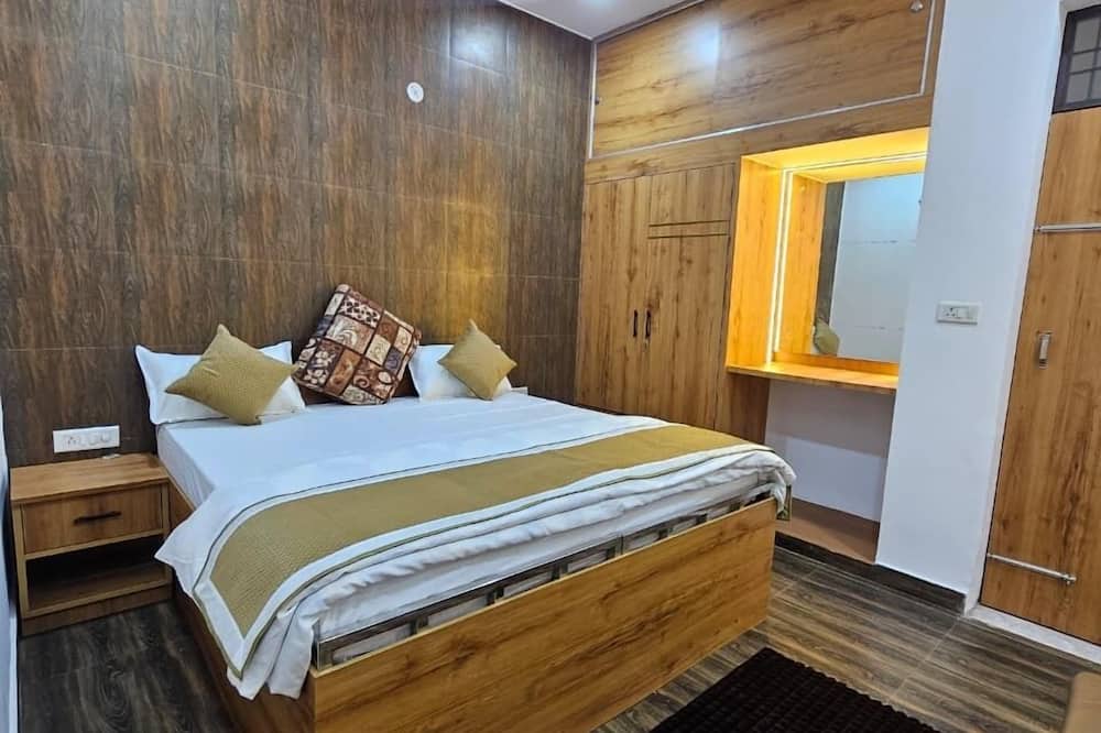 The Agra Retreat