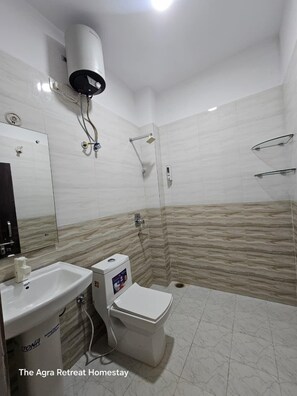 Combined shower/bathtub, soap