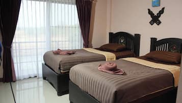 Classic Twin Room, Balcony | Desk, free WiFi