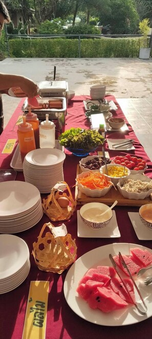 Daily buffet breakfast for a fee