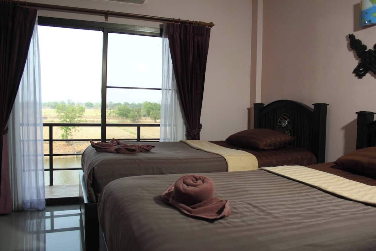 Classic Twin Room, Balcony | Desk, free WiFi