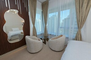 2 bedrooms, iron/ironing board, internet, bed sheets