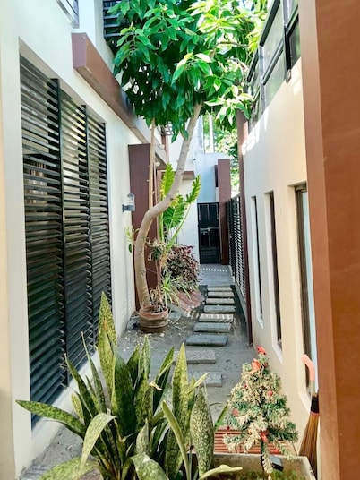 Near T1 Airport:Private Villa: 20m pool with Garden Family & Event & KTV Party