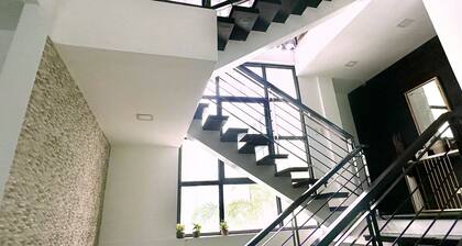 Near T1 Airport:Private Villa: 20m pool with Garden Family & Event & KTV Party