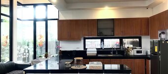 Near T1 Airport:Private Villa: 20m pool with Garden Family & Event & KTV Party