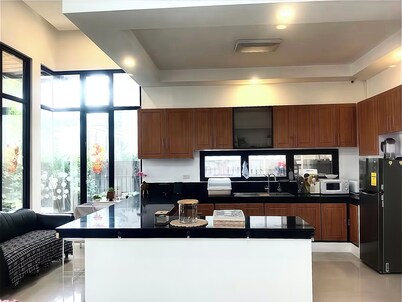 Near T1 Airport:Private Villa: 20m pool with Garden Family & Event & KTV Party