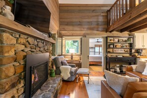 تلفزيون ذكي، مدفأة، ألعاب فيديو، مكتبة موسيقى