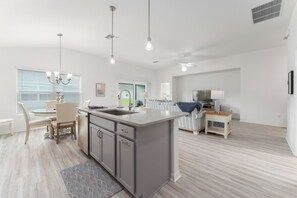 Interior - Bauhaus Breeze - 3/2 in The Village of Dabney (Dabney, The Villages)